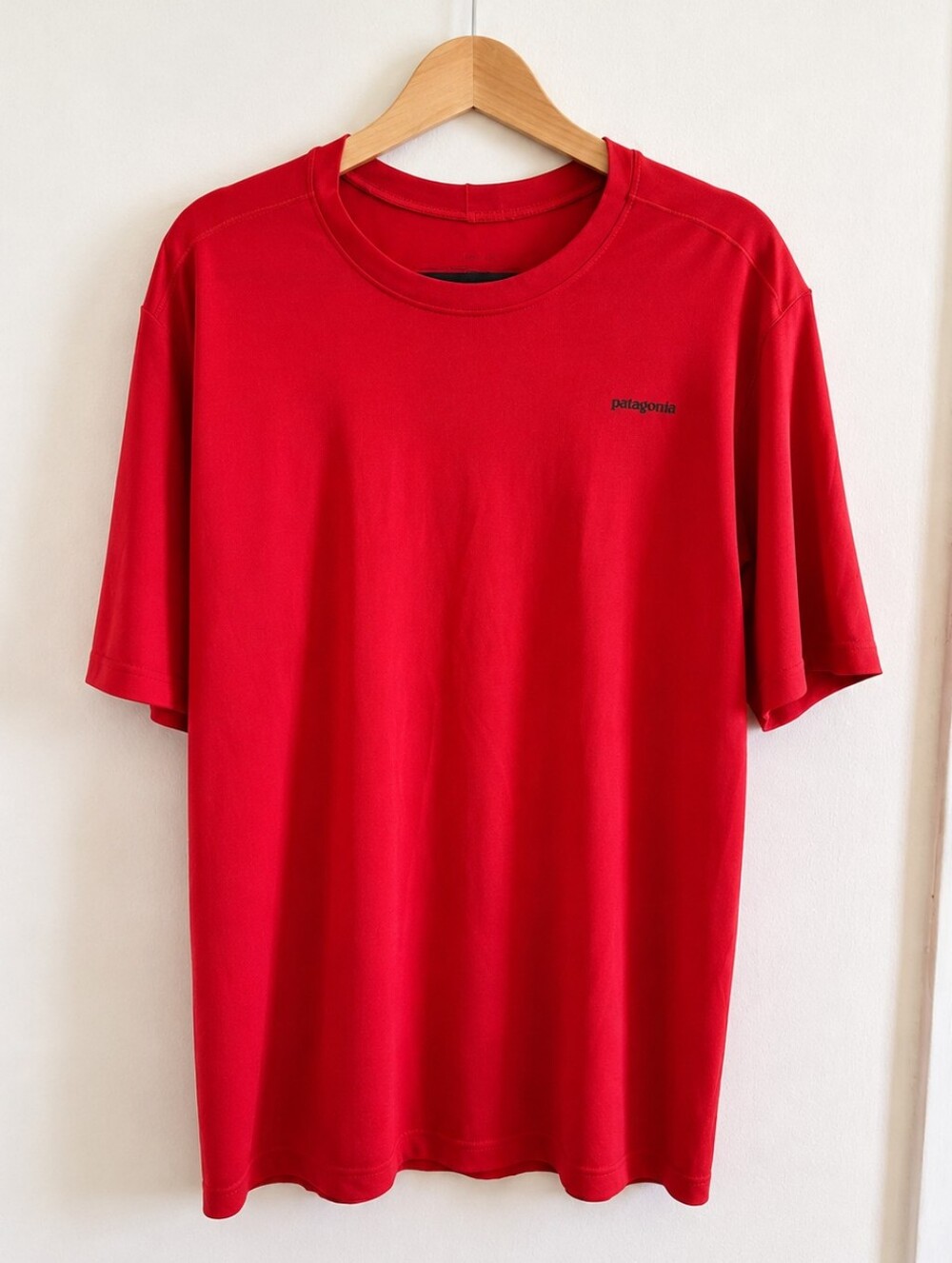 Patagonia Men’s XL Red Performance Activewear Shirt Stretch Fabric